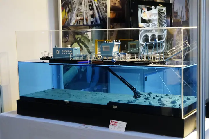 Dredger Boat by Düchting Pumpen – 1:100 scale model by TNBuilt West, view 3