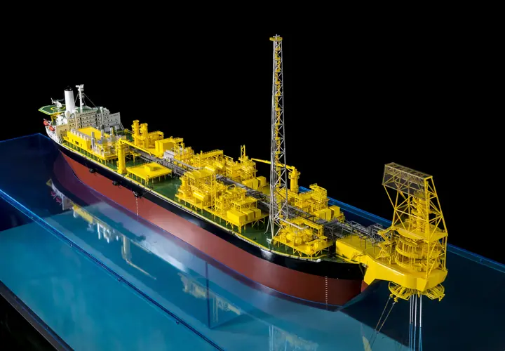 FPSO-Darstellung über & unter Wasser – 1:200 Maßstabsmodell von TNBuilt West, ansehen 2