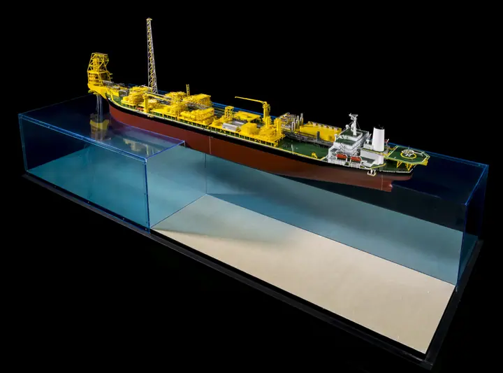 FPSO-Darstellung über & unter Wasser – 1:200 Maßstabsmodell von TNBuilt West, ansehen 3