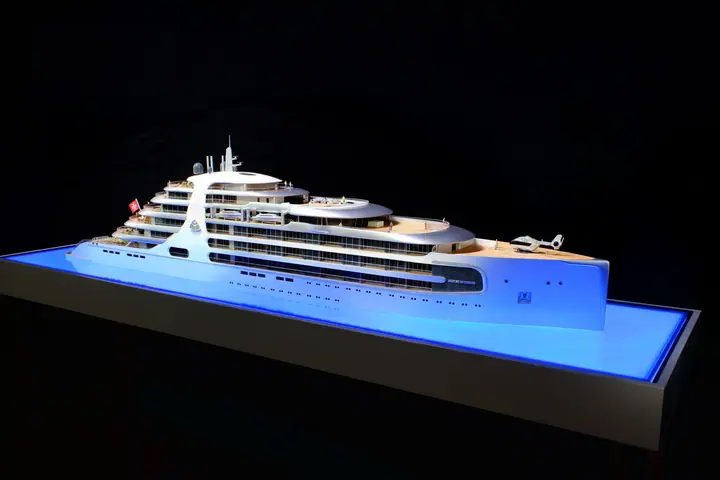 “Beyond Horizons” Superyacht by MAYBACH – 1:100 scale model by TNBuilt West, view 3
