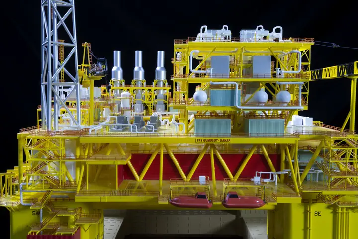 Tension-Leg-Halbtaucherplattform – 1:100 Maßstabsmodell von TNBuilt West, ansehen 8